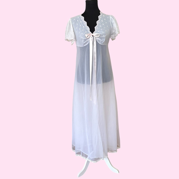 Lenora Other - Vintage Lenora White Peignoir Embroidered Rose Size Small